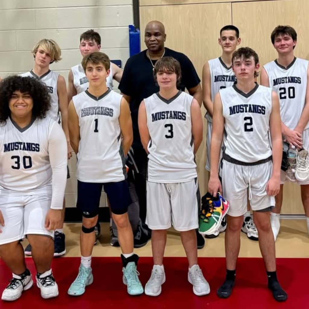 Group photo of briarwood basketball team.